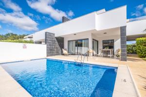 Villas Novochoro - Small Garden by DreamvillasAlbufeira