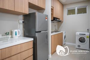Binjai 8 by Plush