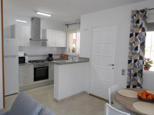 Casa cerca del mar con piscina privada, wifi, aire opcional, mascotas bienvenidas, playa para perros. - ES-184-55