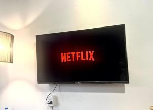 Nice room located right next to the Old Quarter Căn phòng nhiều ánh sáng tại ngay gần phố đi bộ Hồ Gươm