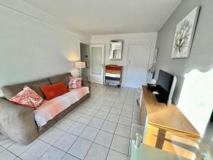 Kent studio by Welcome to Cannes