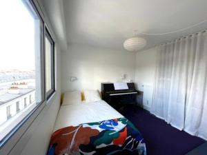 Apt with stunning view of Paris and Eiffel Tower