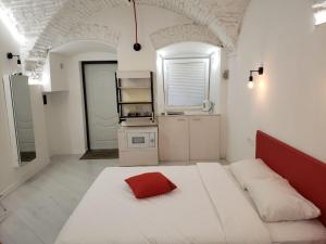 Red & Yellow Old Town