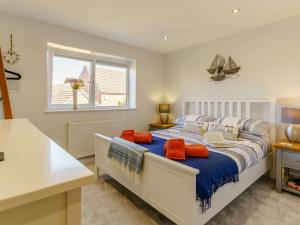 3 Bed in Porthcawl 85193