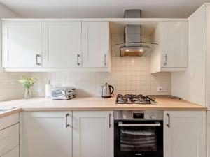 3 Bed in Aberdovey DY007