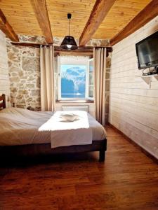 Gîte dOustrac, vue imprenable sur Lac de Maury