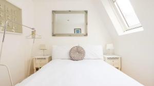 Notting Hill Luxury 3BR Duplex Modern Spacious Gem