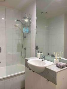 Spacious 3 Bedroom Apartment Southbank