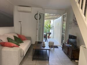 Appartements Maison Aubagne Piscine partagee en Marseille Cassis Laciotat : photos des chambres