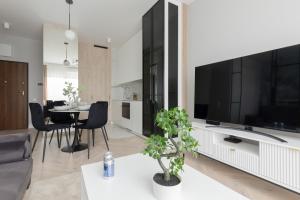 Art Deco Apartment Mokotów with Parking & Gym by Renters Prestige