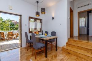 Exclusive Pool Escape Near Sea - Happy Rentals