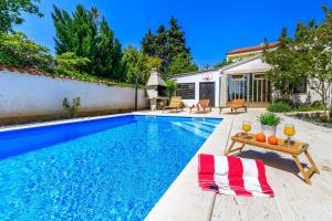 Pool House Tea Krk Island - Happy Rentals 