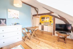 Au pied du château dAmboise