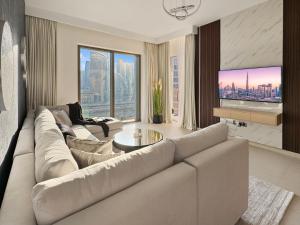 Amazing Burj Khalifa Views with Direct Dubai Mall Access, 2BR Apartment in Downtown Dubai