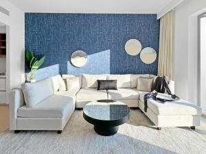 Amazing Burj Khalifa Views with Direct Dubai Mall Access, 2BR Apartment in Downtown Dubai