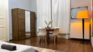 V6 Apartment by Small Home Budapest