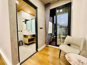 Phòng Giường Đôi Nhìn Ra Cảnh Thành Phố (Double Room with City View)