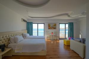 Deluxe Suite with Sea View room in Hotel Iliria