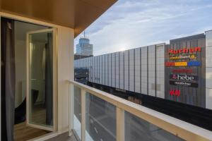 Malczewskiego Blue Apartment by BookingHost