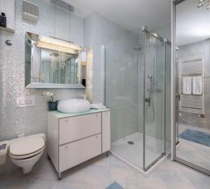 Brilliant Blue Luxury Apartment