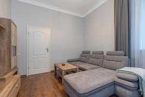 Old town apartment with free parking by Polo Apartments