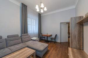Old town apartment with free parking by Polo Apartments