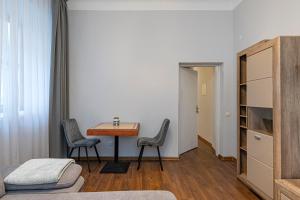 Old town apartment with free parking by Polo Apartments
