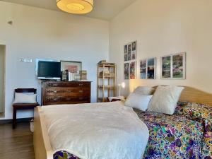 3-room apartment with sea view, AC & Free Parking