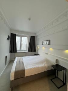 Double Room with Shared Toilet room in Beaux ARTS