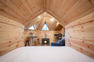 Chestnut Tree House with Hot tub & Sauna