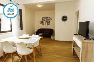 B87 - Windmill 2 Bed Apartment in Odiaxere - Arão