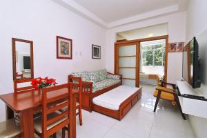 Quarto e sala cercado de natureza p 5 pessoas