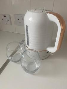 Single Rooms for Females - Kings Cross Camden Onsite Host