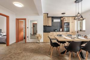 Pool House Beba Tribalj Lake - Happy Rentals 