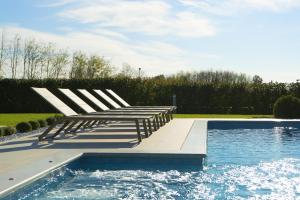 Villa Silvia for 10 people with infinity pool and large playground 