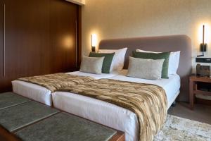 Twin Room with Extra Bed (2 Adults + 1 Child) room in H2otel Congress & Medical SPA