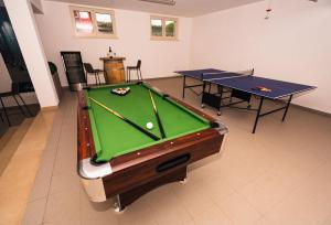 Villa Silvia for 10 people with infinity pool and large playground 