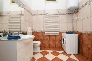 Luxury Central Residence R162