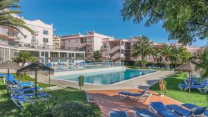 Luz Casas - St James 116, 2Bed/2Bath, Air Con, Shared Pool, Sea View - 4-star hotels in Luz