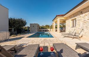 Gorgeous Home In Mandre With Wifi