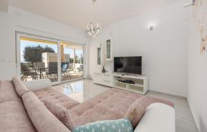 Gorgeous Home In Mandre With Wifi 