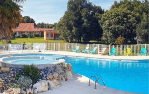 Maisons de vacances Pet Friendly Home In Saint-Savinien : photos des chambres