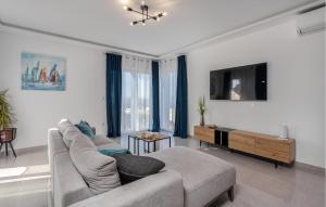 Gorgeous Home In Smrika With Kitchen 