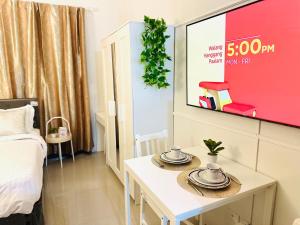 Mid-Century Extent Condo Unit @ Shore 2, MOA