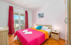 2 Bedroom Stunning Apartment In Pag 