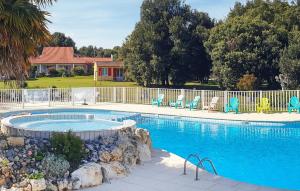 Stunning Home In Saint-Savinien