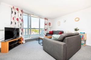 SOUTHBOURNE SANDS by BOURNECOAST - A Lovely Clifftop Apartment with a SEA VIEW and Parking - FM1534