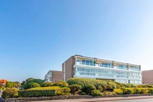 SOUTHBOURNE SANDS by BOURNECOAST - A Lovely Clifftop Apartment with a SEA VIEW and Parking - FM1534