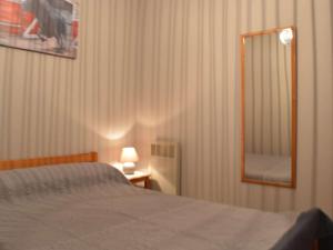 Appartement Climatisé avec Piscine, Proche Plage et Centre, Parking Privé - 4 Couchages - FR-1-250-146