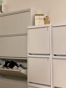 신논현역 3분ㅣ퀸침대 3개 6인ㅣ넷플릭스 netflix ㅣ공간 디자이너의 감성 숙소